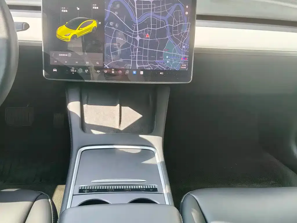 Tesla Model 3 — фото 3