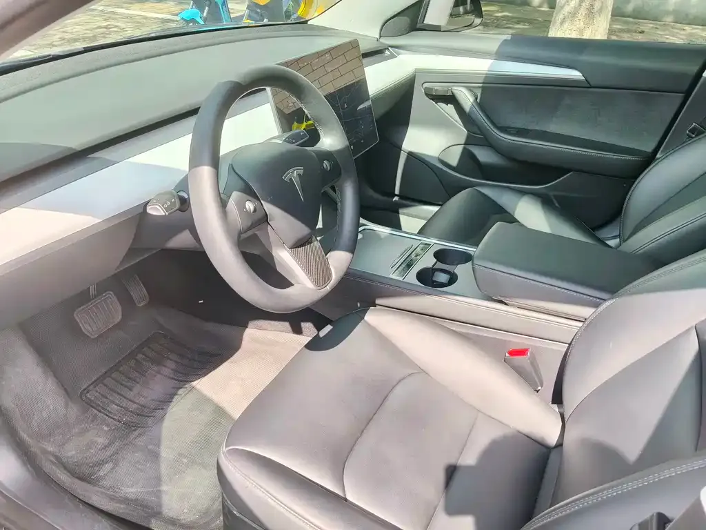 Tesla Model 3 — фото 4