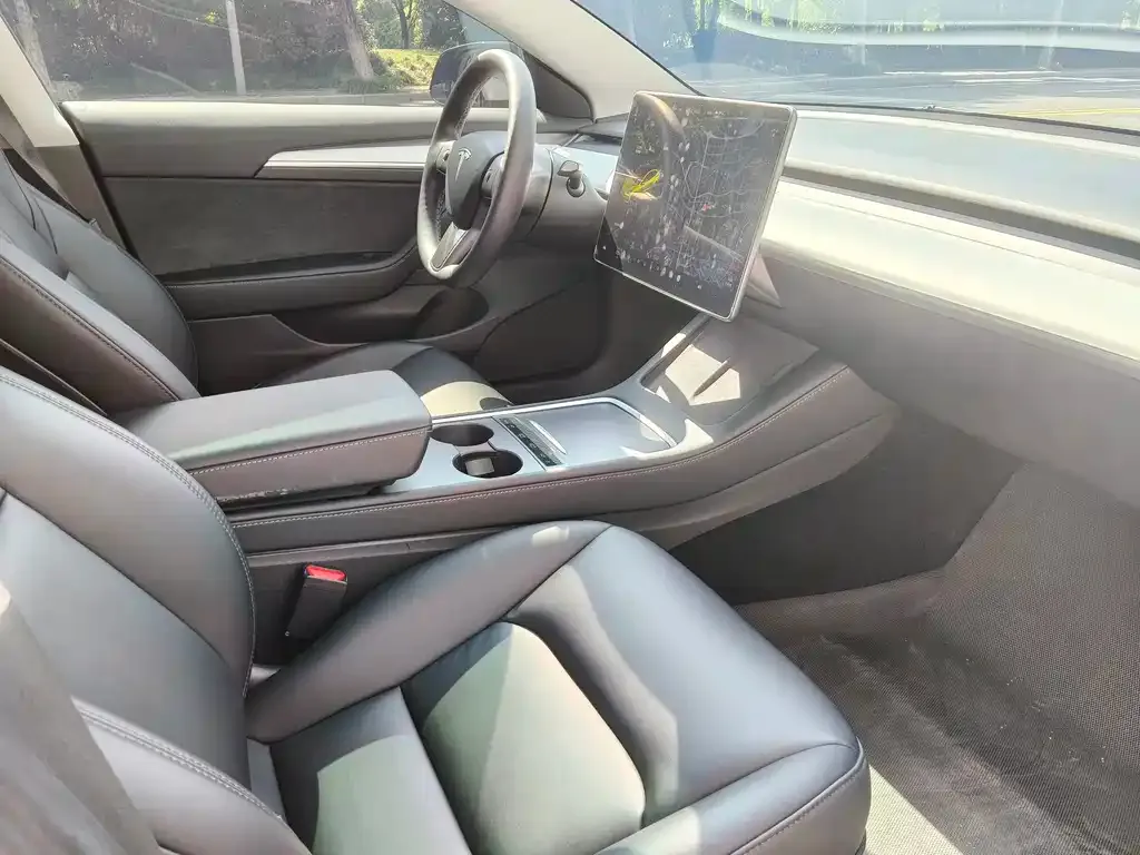 Tesla Model 3 — фото 5