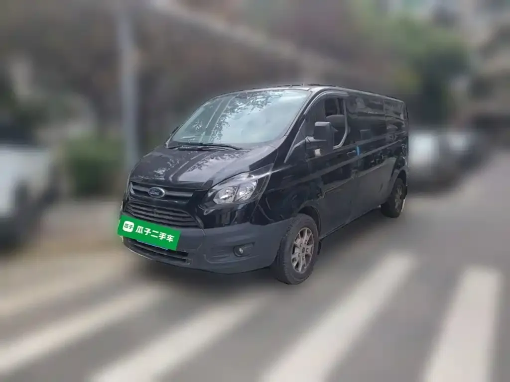 Ford Transit — фото 1