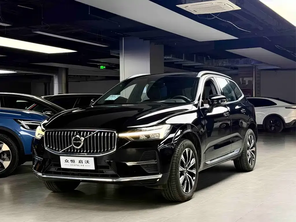 Volvo XC60 — фото 1