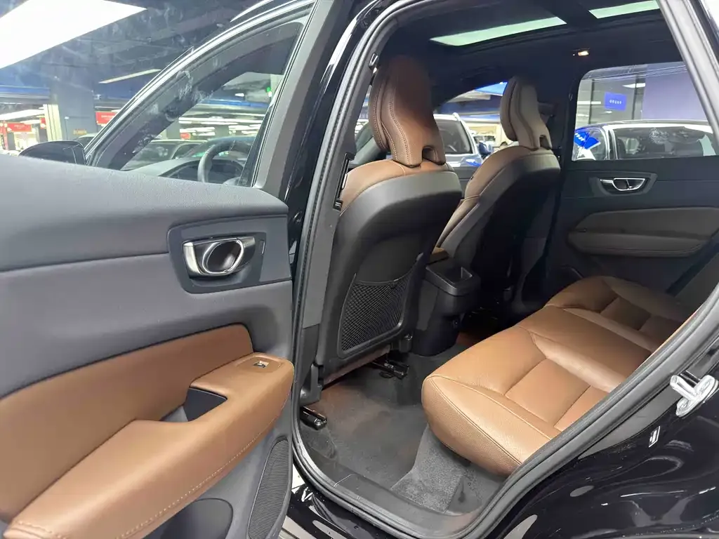Volvo XC60 — фото 2