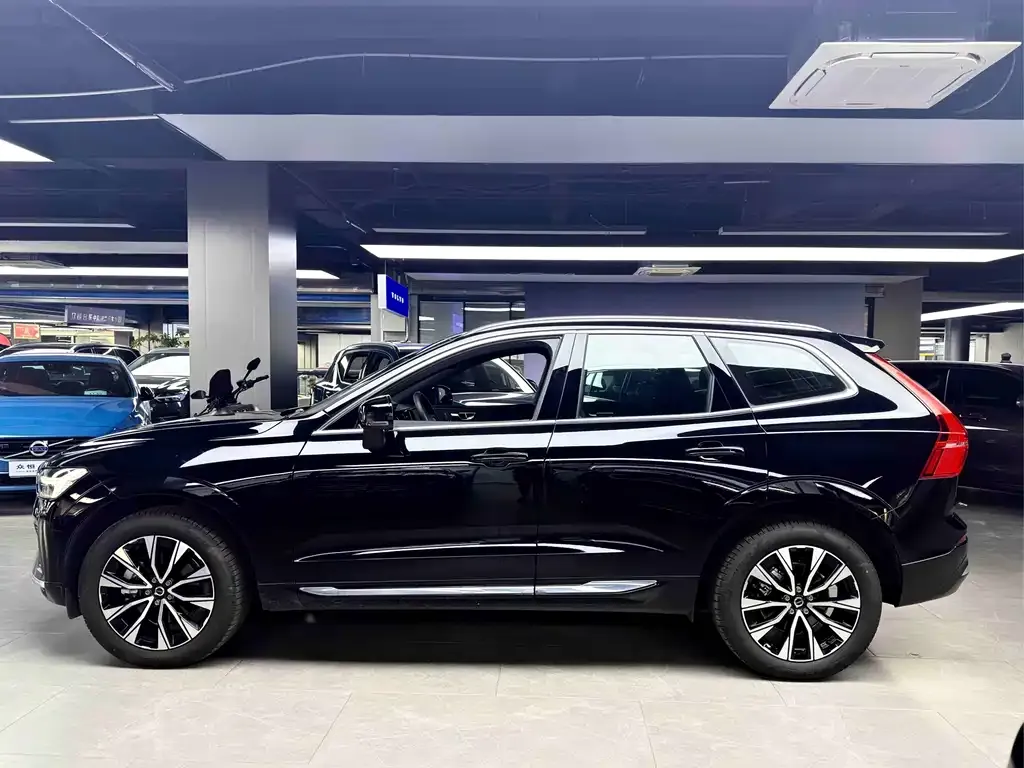 Volvo XC60 — фото 10