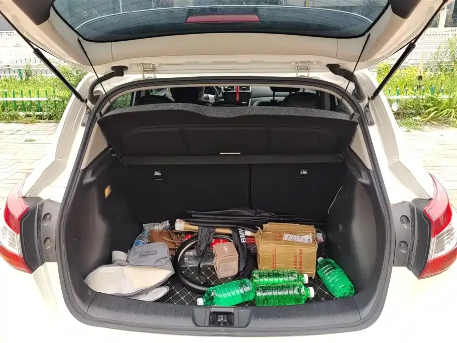Nissan Tiida 2023 из CN, фото 6