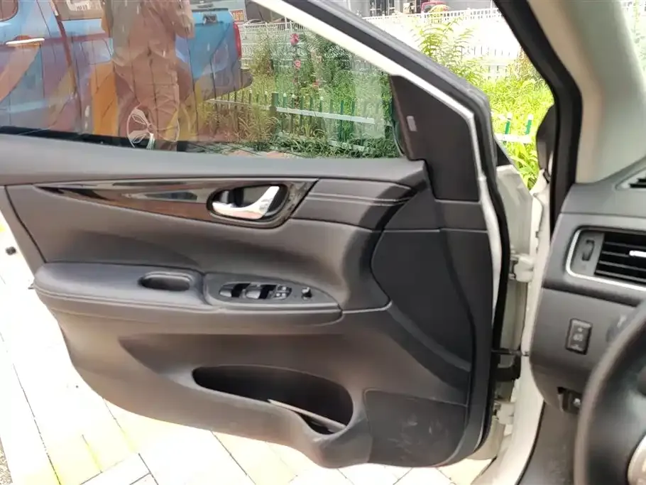 Nissan Tiida 2023 из CN, фото 5
