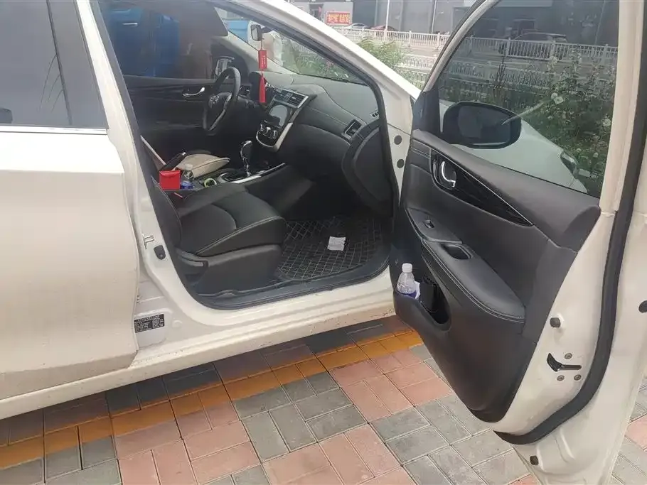 Nissan Tiida 2023 из CN, фото 3