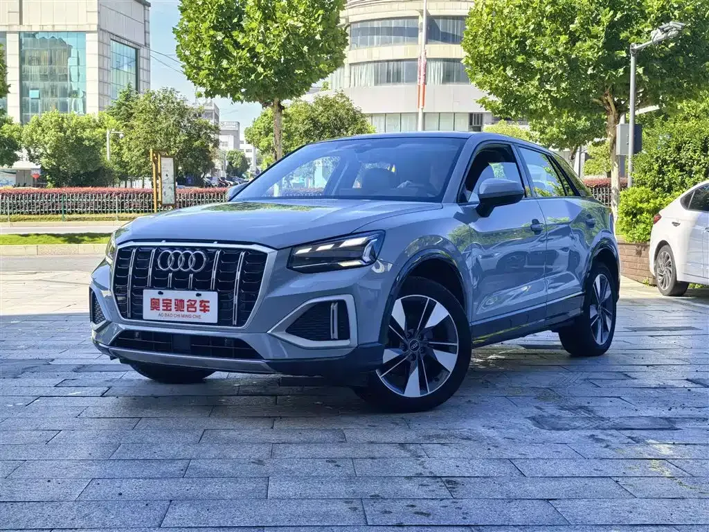 Audi Q2L — фото 1