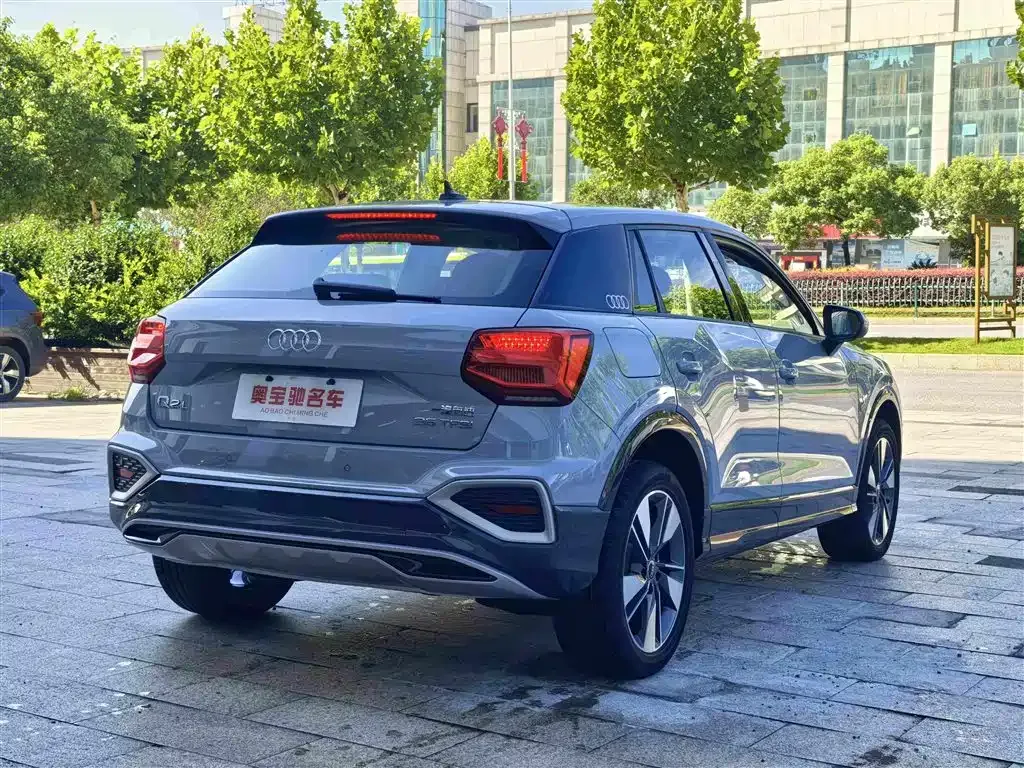 Audi Q2L — фото 8