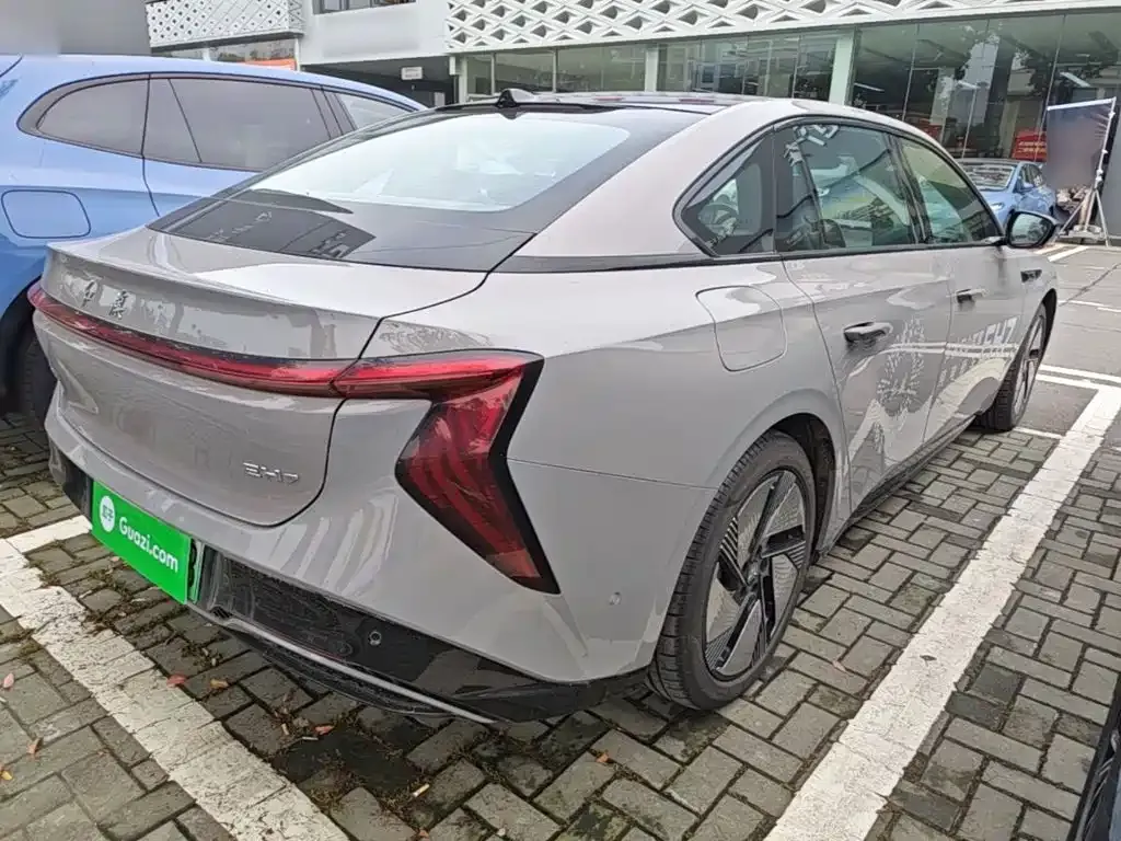 Hongqi EH7 2025 из CN, фото 8