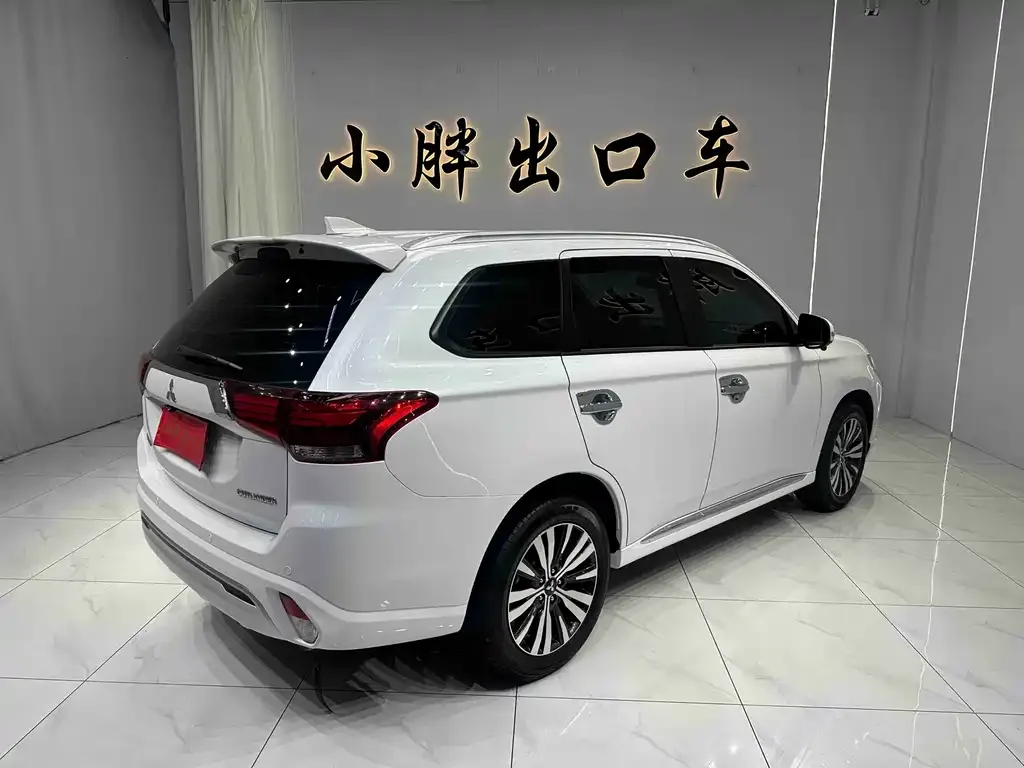 Mitsubishi Outlander — фото 4