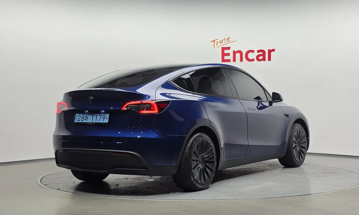 Tesla Model Y — фото 8