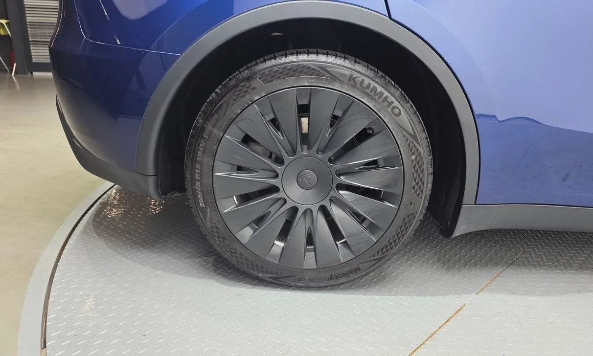 Tesla Model Y — фото 9