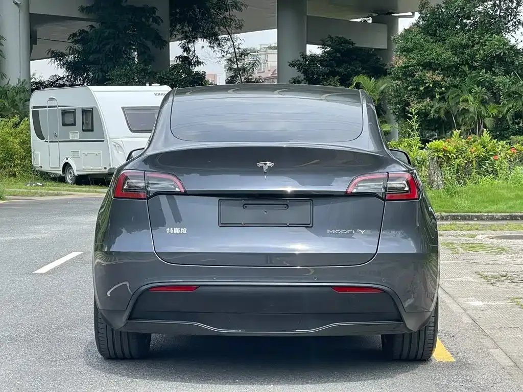 Tesla Model Y — фото 8