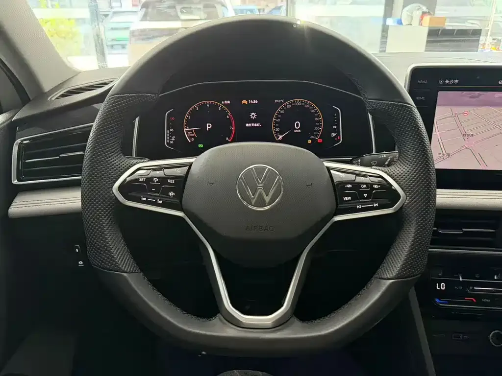 Volkswagen Tiguan L — фото 2