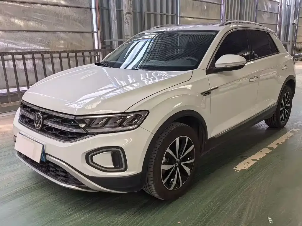 Volkswagen T-Roc — фото 1