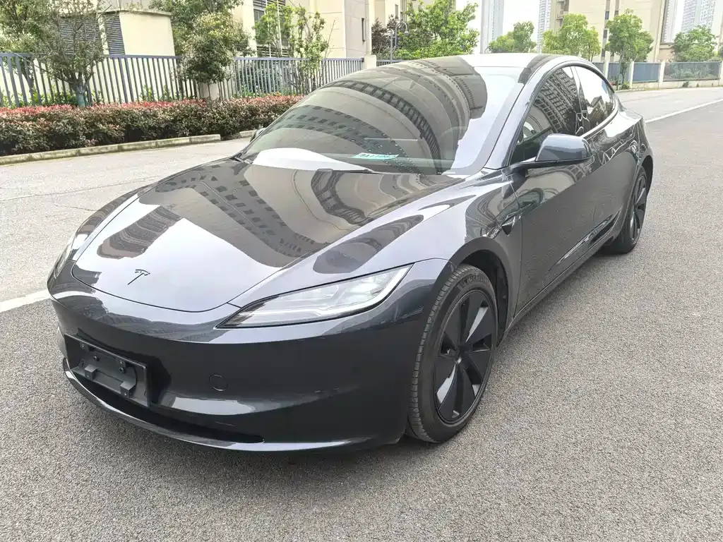 Tesla Model 3 — фото 1