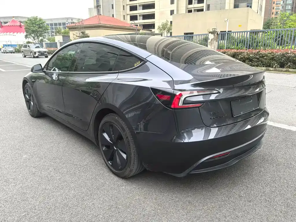 Tesla Model 3 — фото 9
