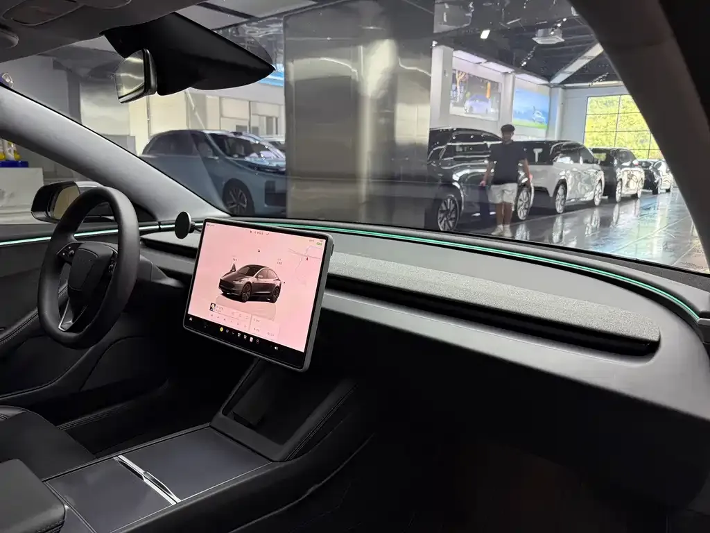 Tesla Model 3 — фото 9