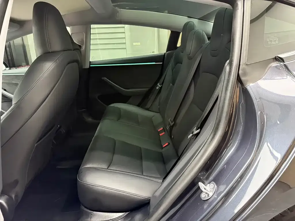 Tesla Model 3 — фото 4