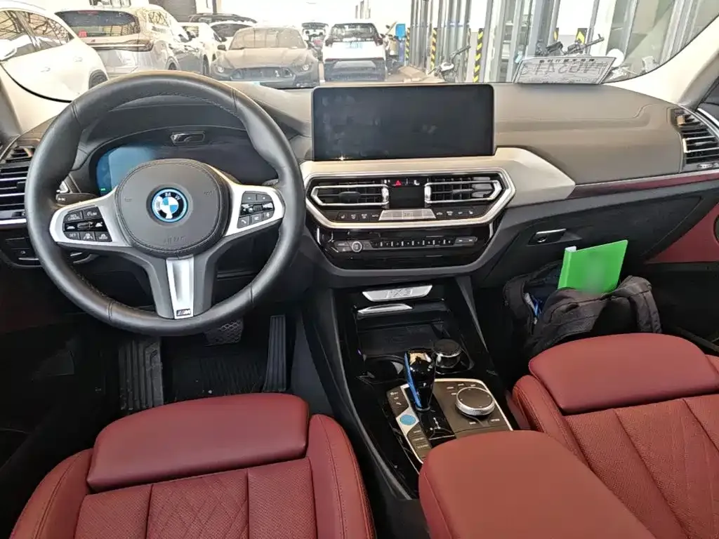 BMW iX3 — фото 6