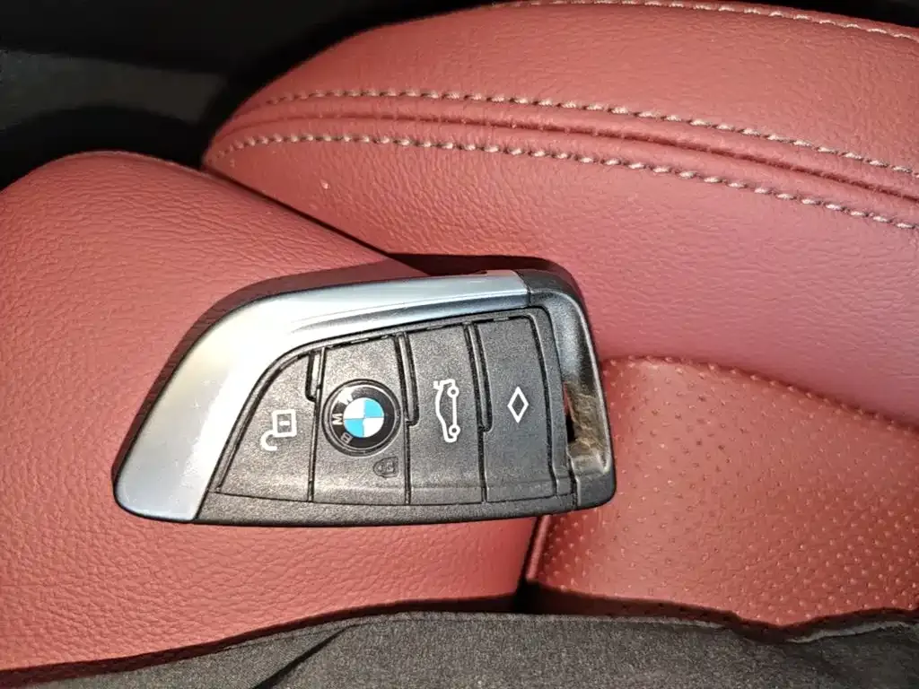 BMW iX3 — фото 10
