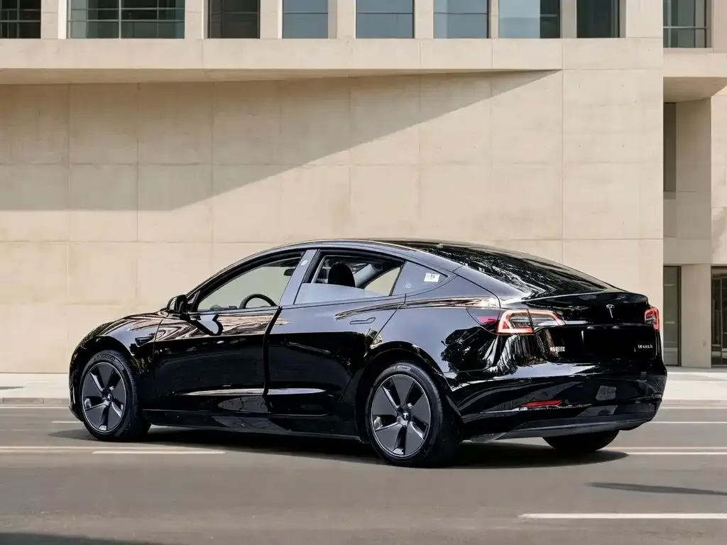 Tesla Model 3 — фото 6