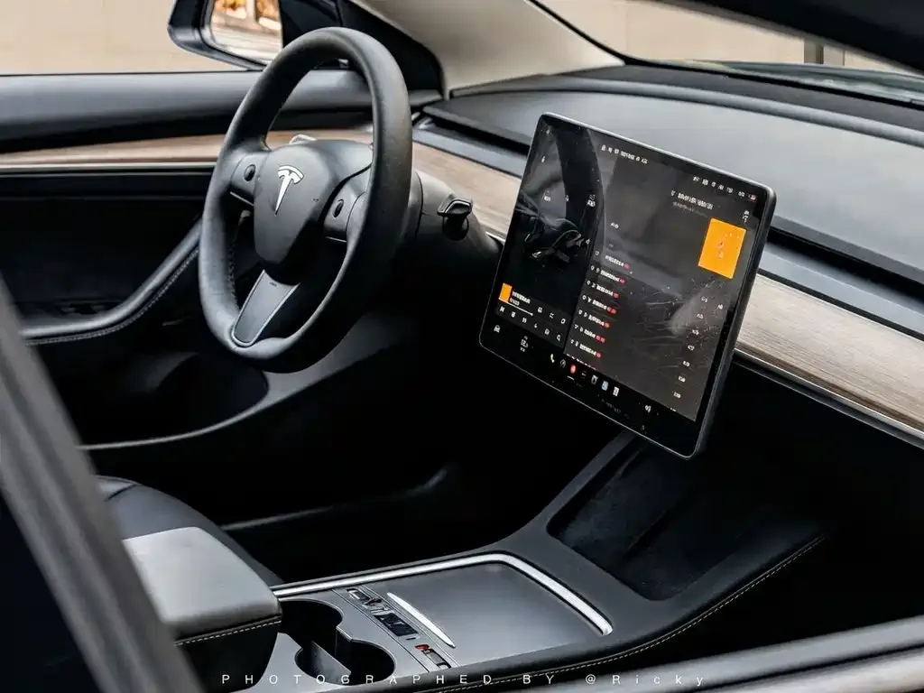 Tesla Model 3 — фото 5
