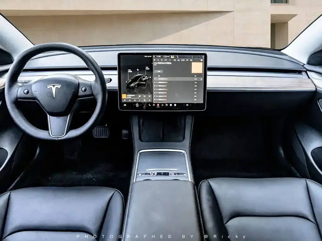Tesla Model 3 — фото 9