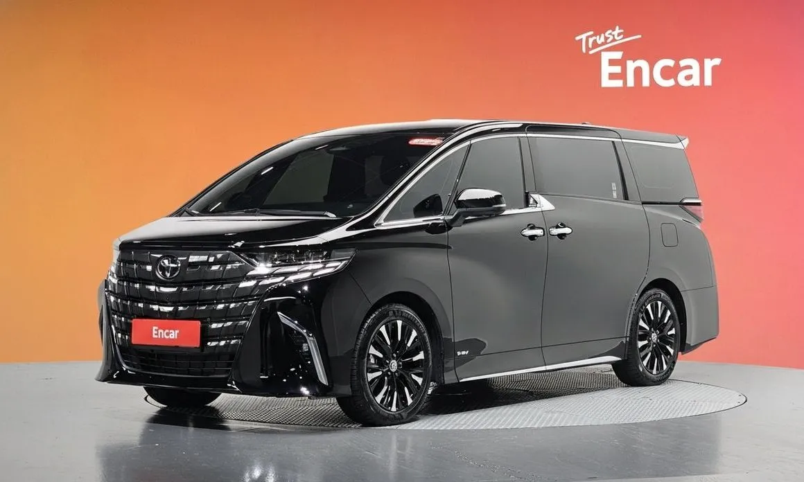 Toyota Alphard — фото 1
