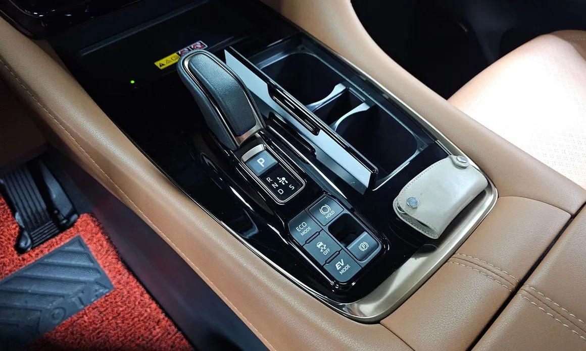 Toyota Alphard — фото 5