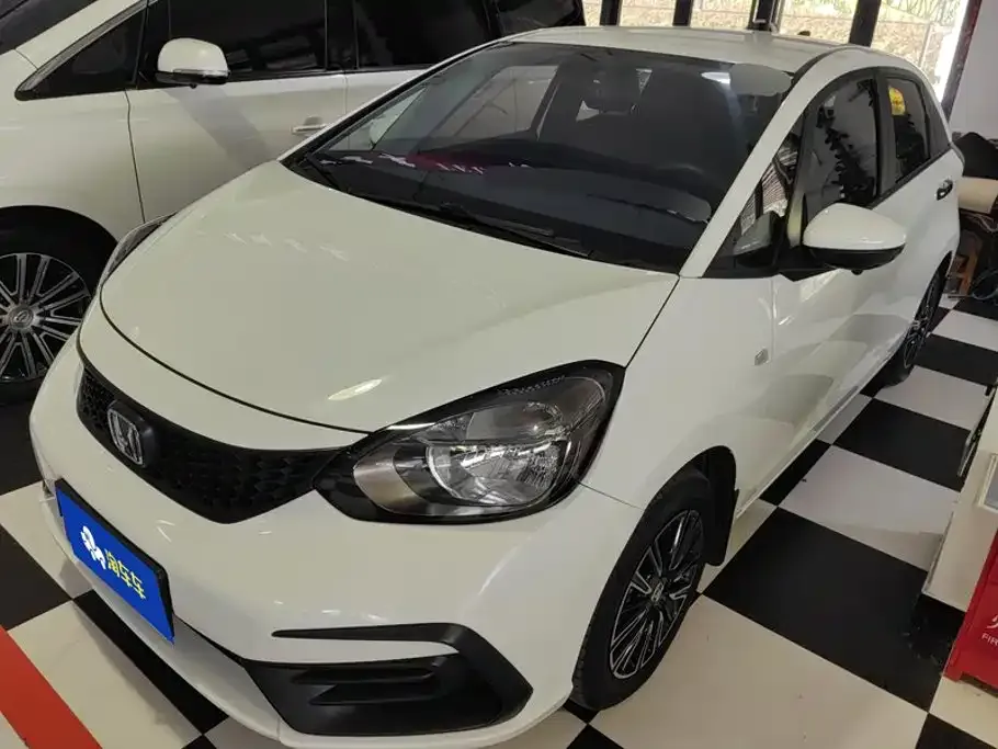 Honda Fit — фото 1