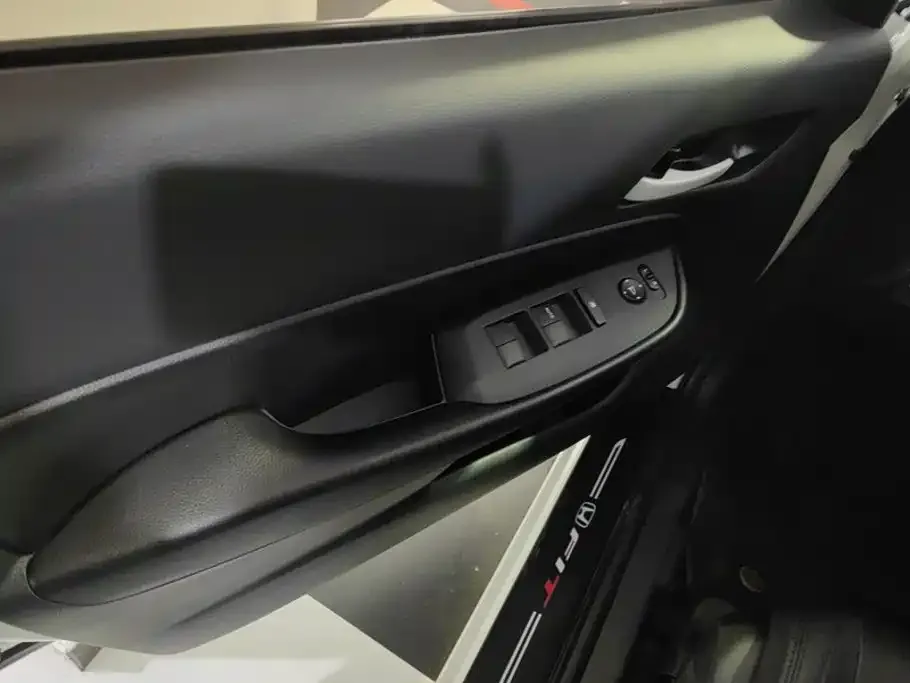 Honda Fit — фото 9