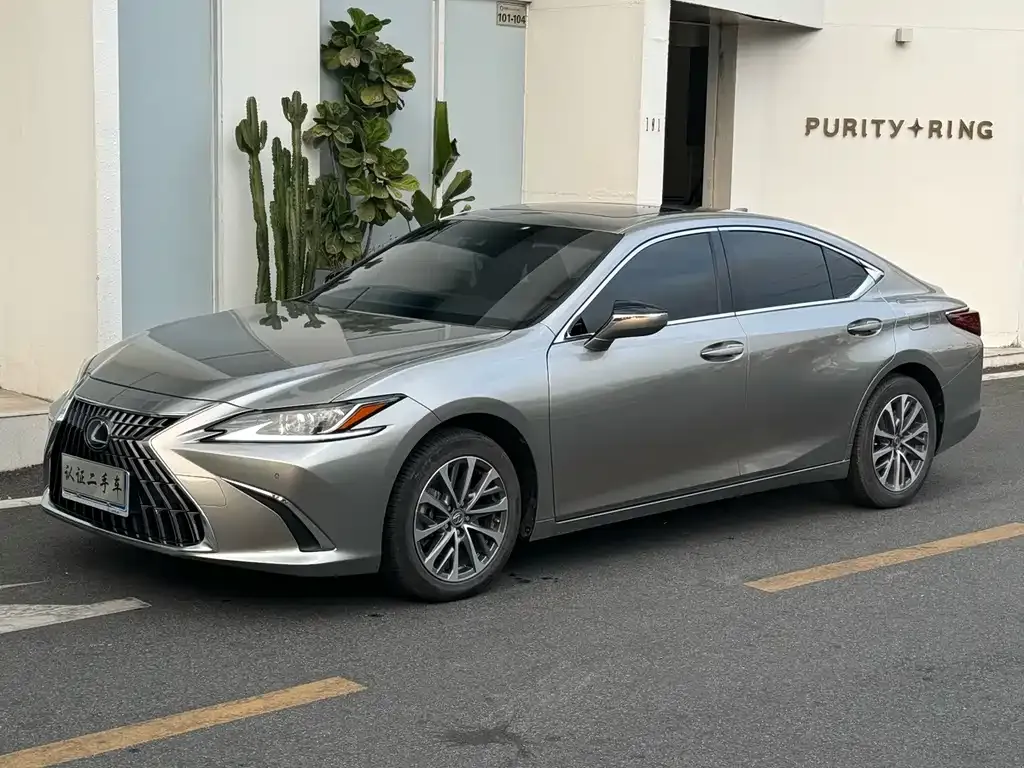 Lexus ES — фото 1