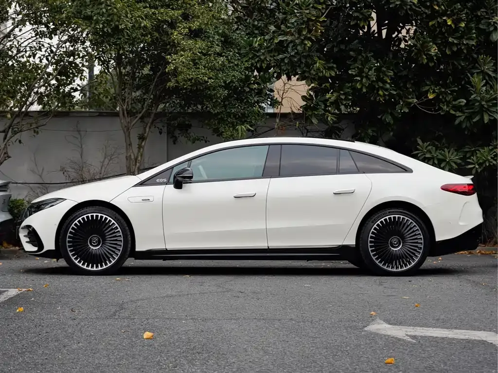 Mercedes-Benz EQS AMG — фото 8