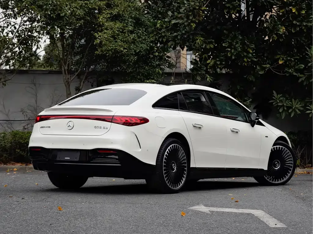 Mercedes-Benz EQS AMG — фото 10