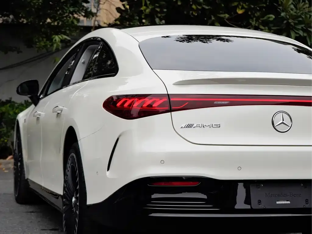 Mercedes-Benz EQS AMG — фото 9