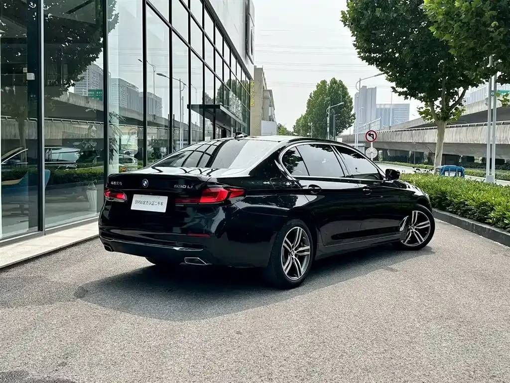 BMW 5 Series — фото 4