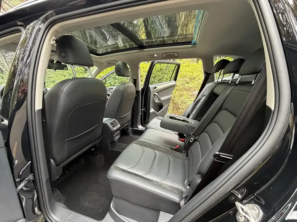 Volkswagen Tiguan L — фото 6