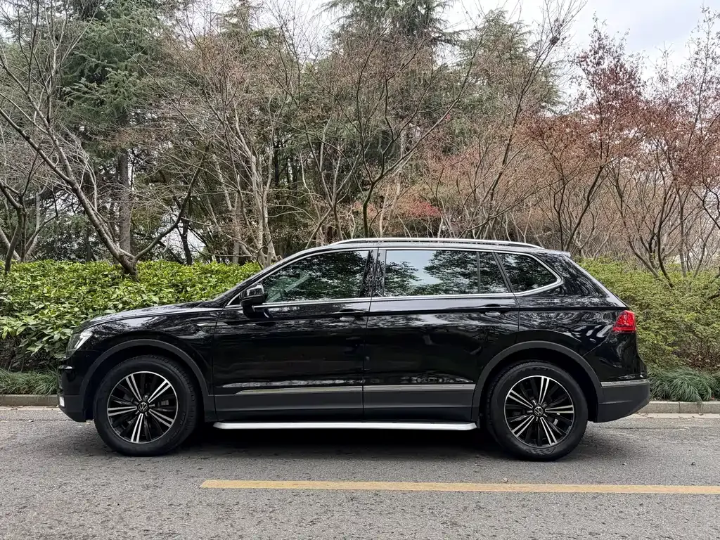 Volkswagen Tiguan L — фото 7