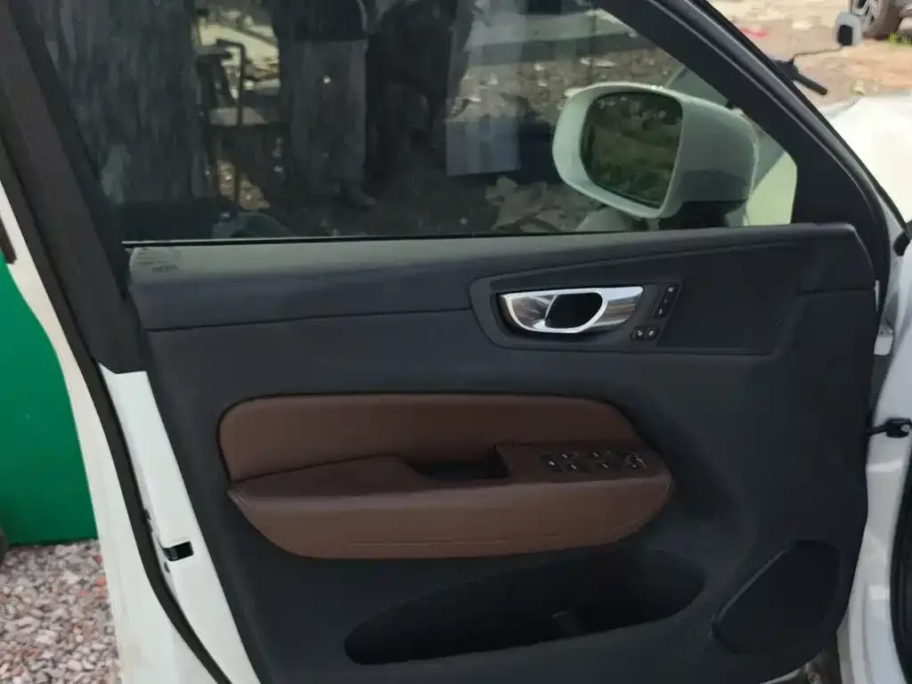 Volvo XC60 PHEV 2022 из CN, фото 3