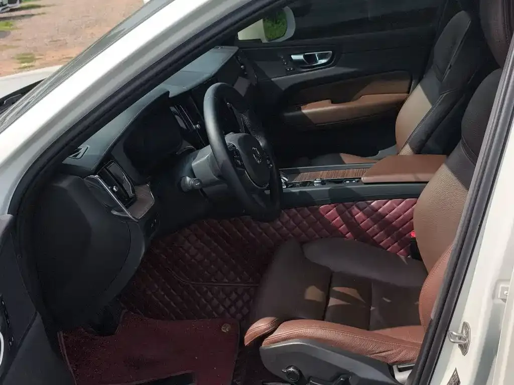 Volvo XC60 PHEV 2022 из CN, фото 5