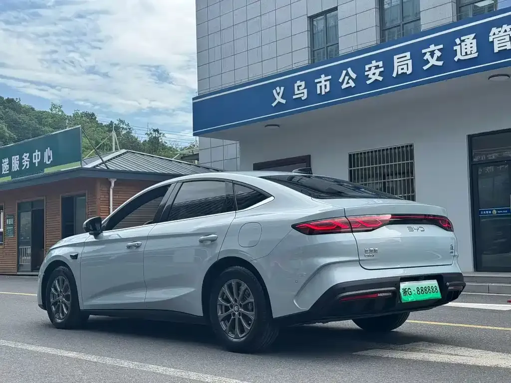 BYD Qin L — фото 8