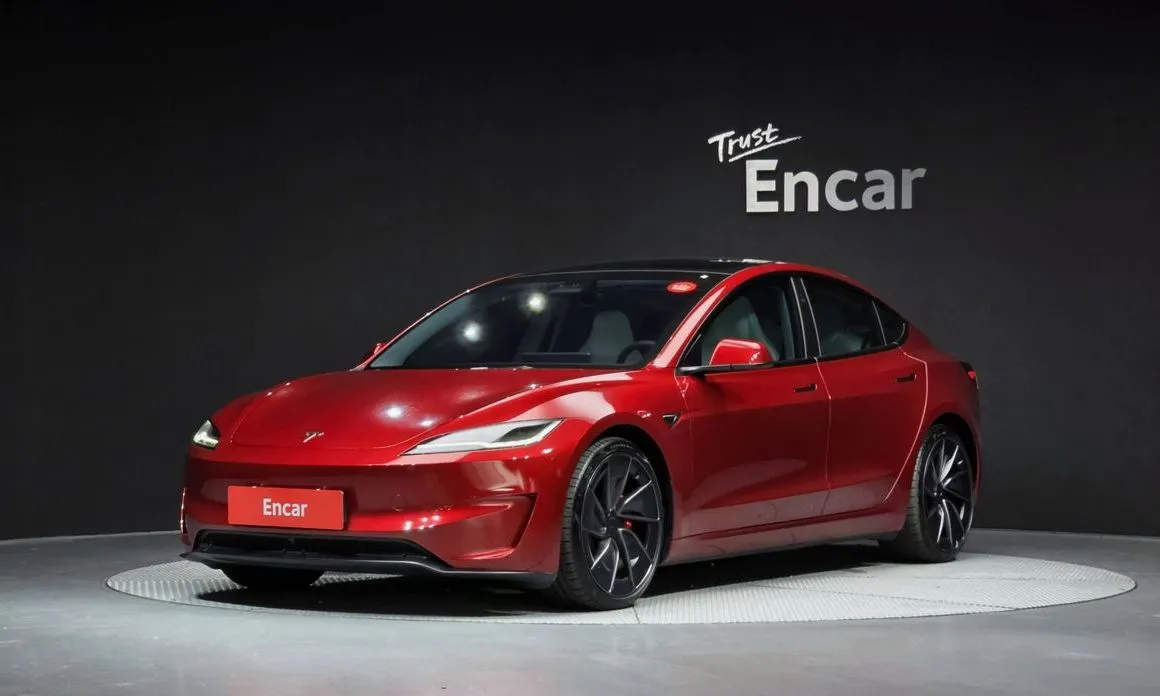 Tesla Model 3 — фото 1