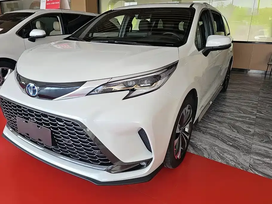 Toyota Granvia — фото 1