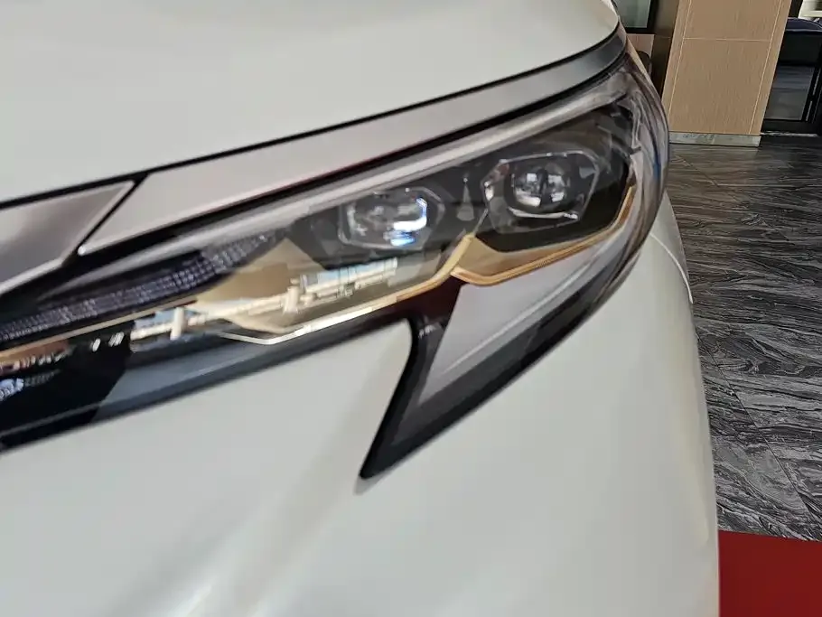 Toyota Granvia — фото 9