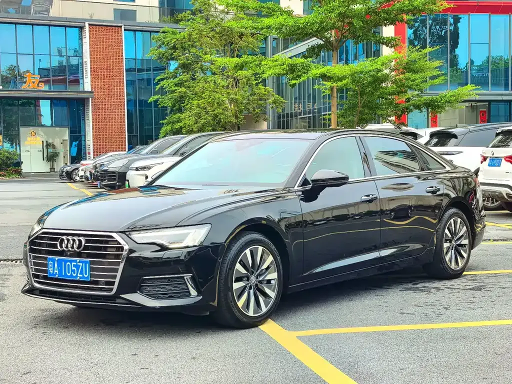 Audi A6L — фото 1
