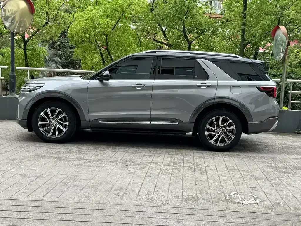 Ford Explorer — фото 10