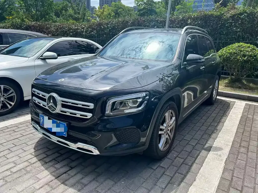 Mercedes-Benz GLB — фото 1
