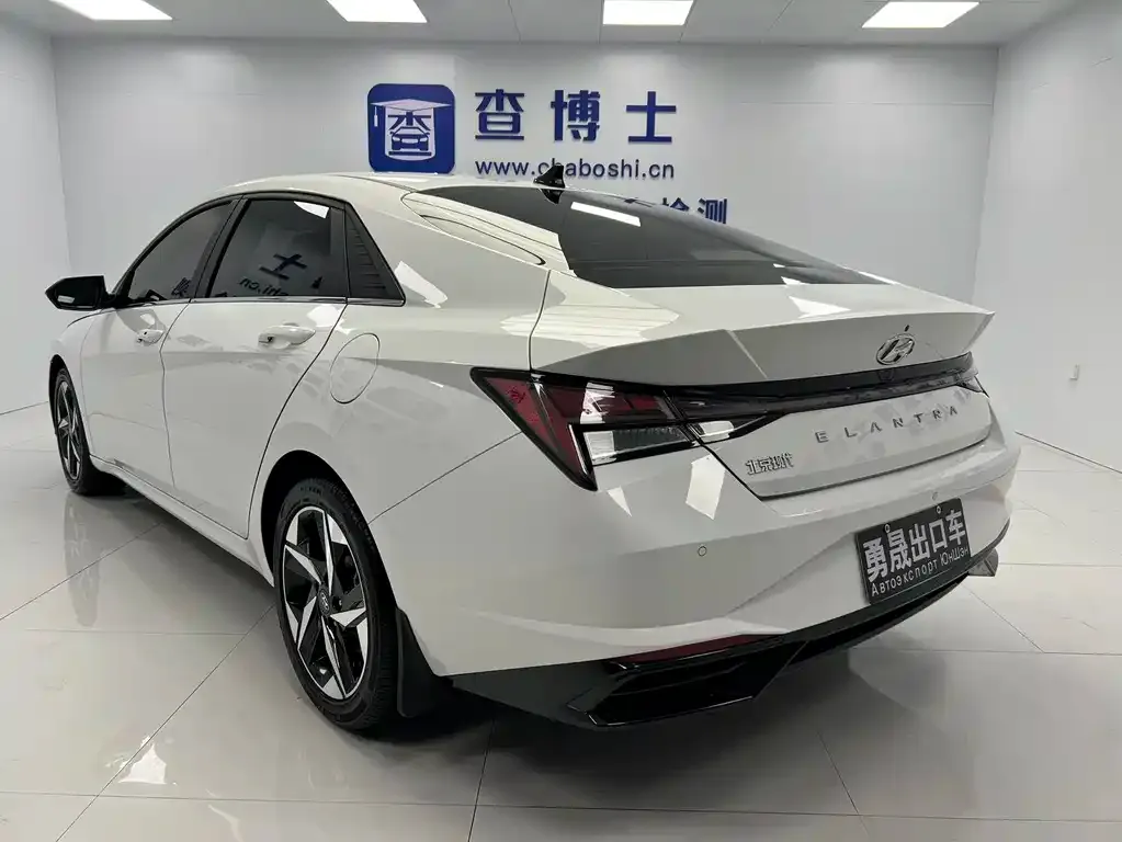 Hyundai Elantra — фото 4