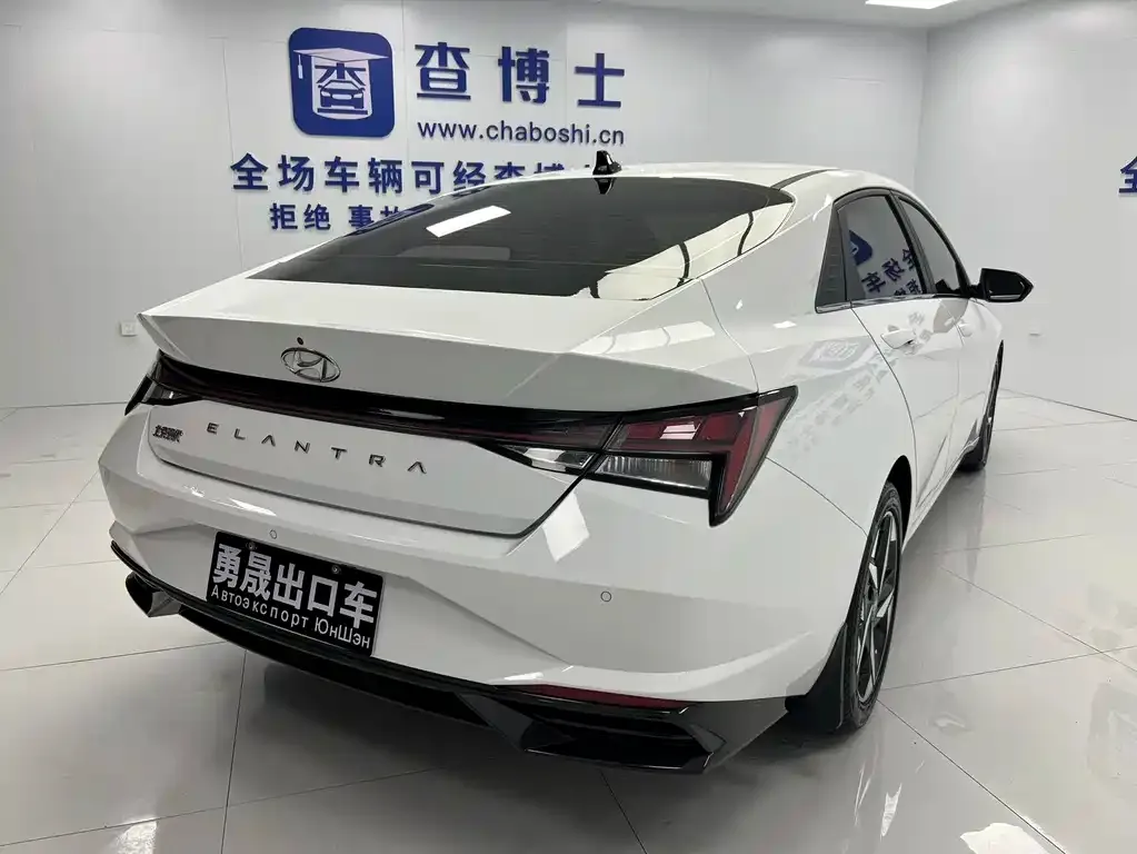 Hyundai Elantra — фото 10
